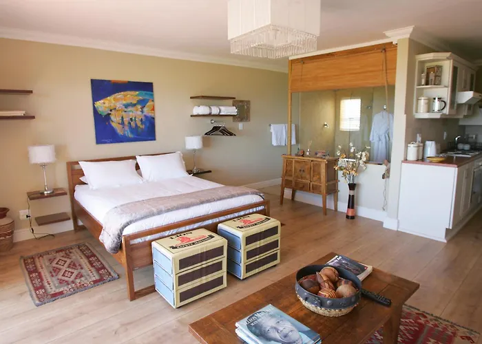 Dolphin Inn Guesthouse